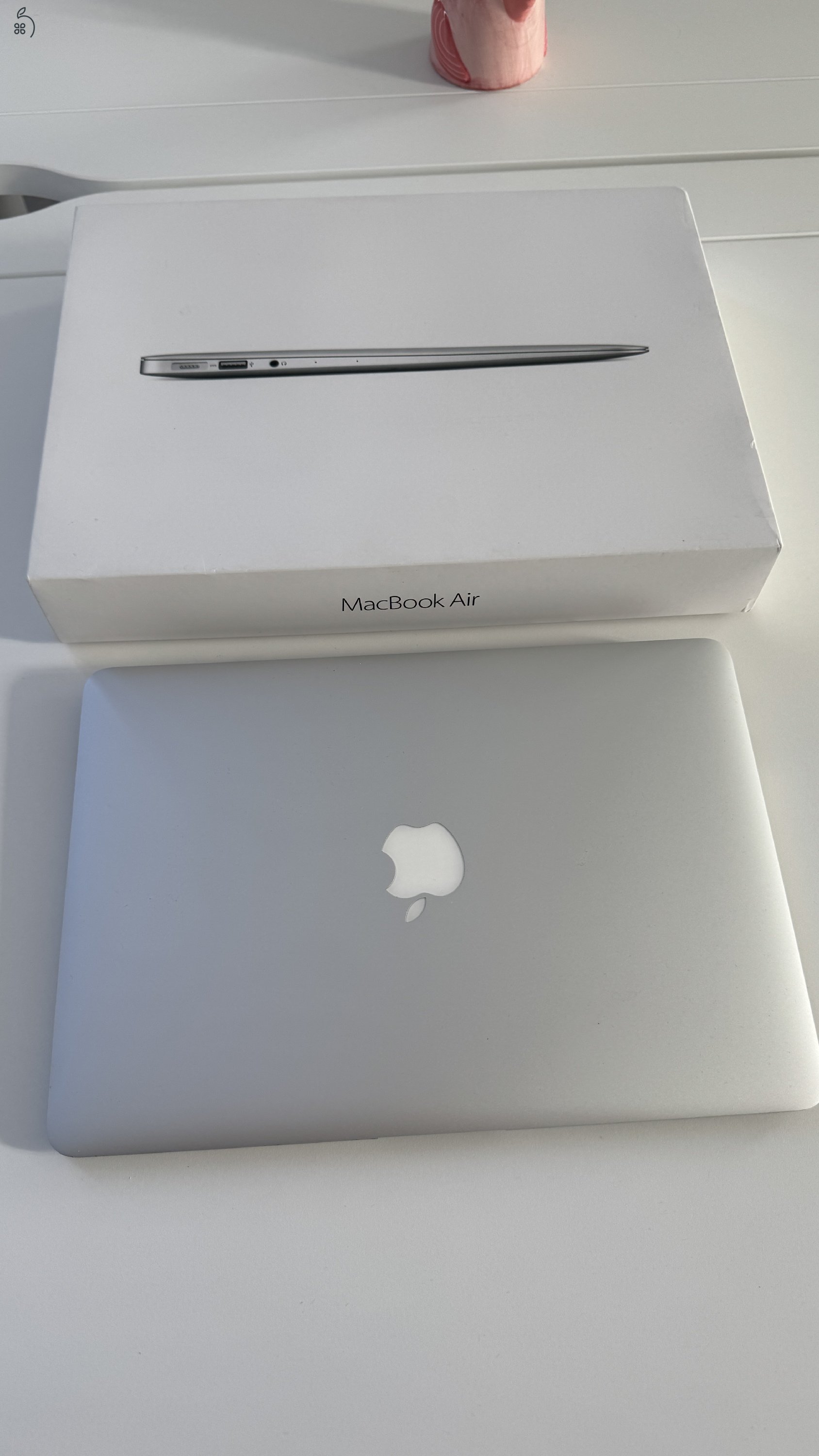 Használt MacBook Air 13 eladó. 