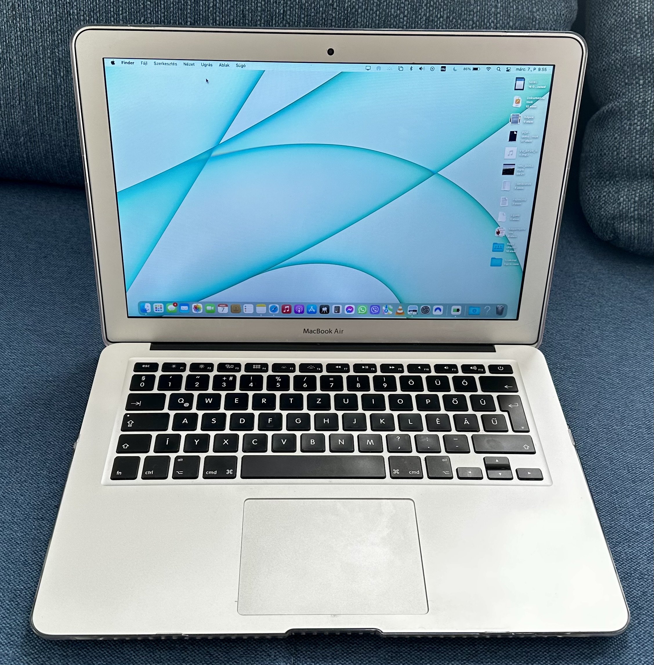 Eladó 13” macbook air  friss akkuval