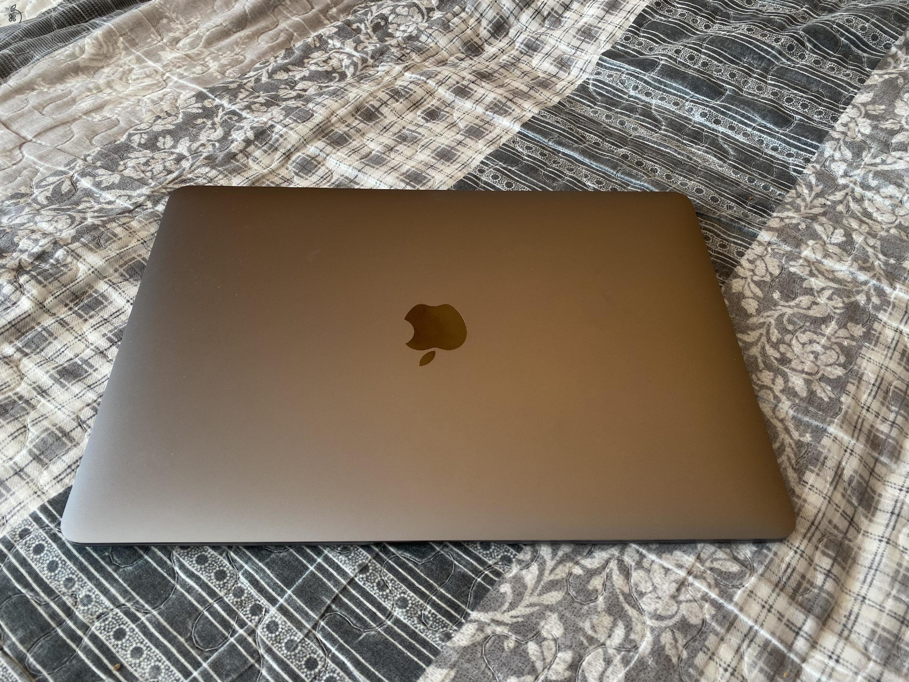 Eladó M1 MacBook Air 2020 256gb SSD 8GB RAM - 35 ciklus