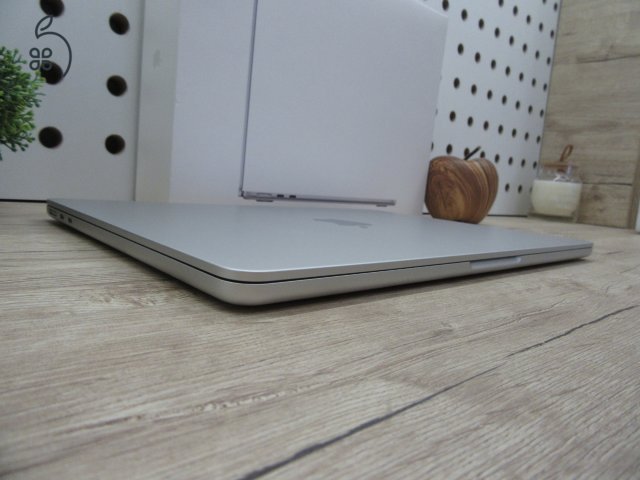 Apple Macbook Air M2 - 2022 - Használt, karcmentes