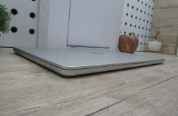 Apple Macbook Air M2 - 2022 - Használt, karcmentes