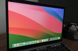 MacBook Pro, 13-inch, 2020, Four Thunderbolt 3 ports