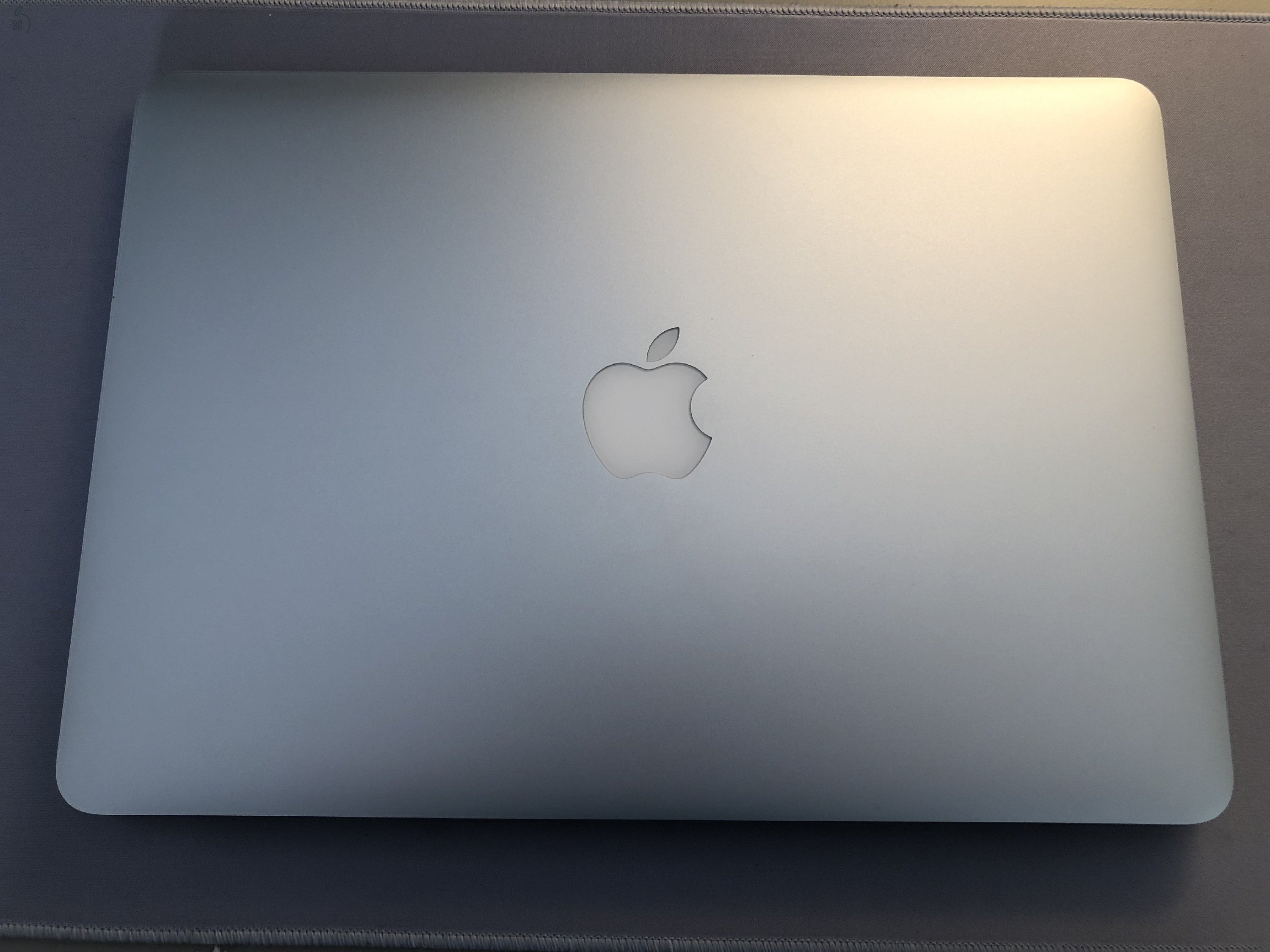 Eladó MacBook Air 2015 – Remek állapotban!