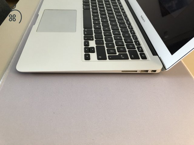 Eladó MacBook Air 2015 – Remek állapotban!