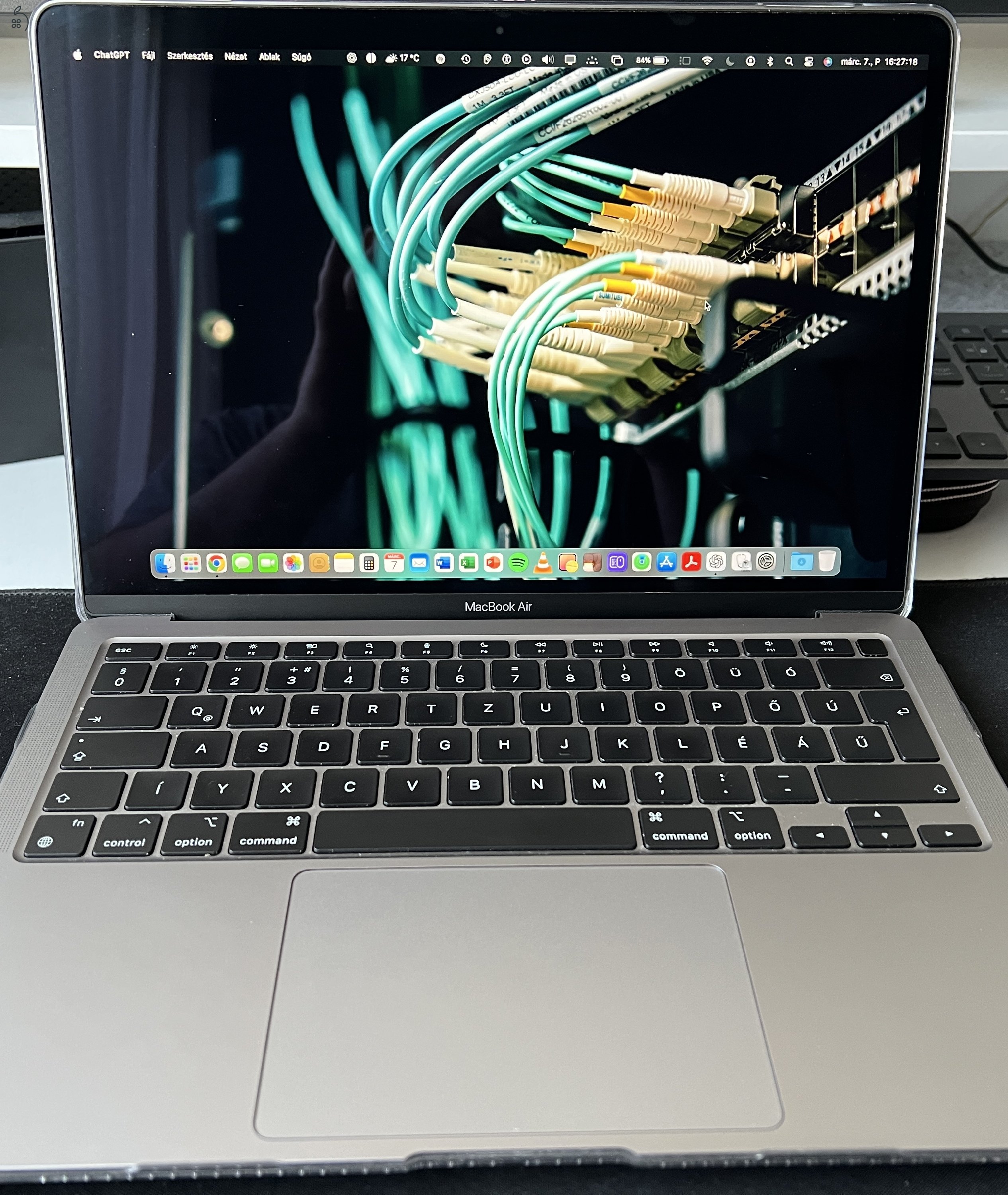 MacBook Air M1 8/256 61 ciklus 94% akku