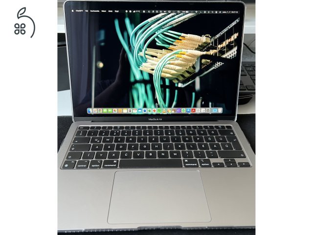 MacBook Air M1 8/256 61 ciklus 94% akku