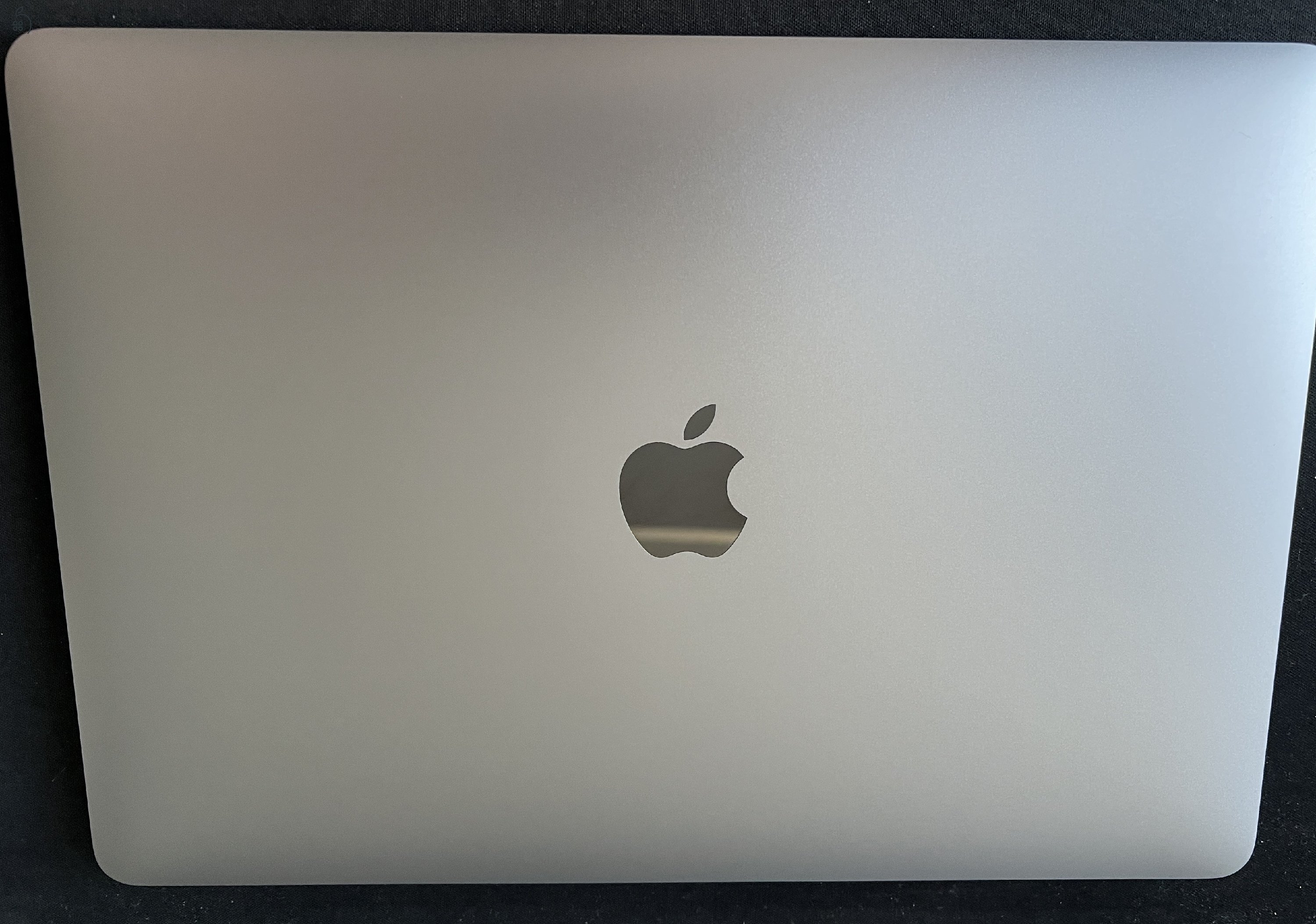 MacBook Air M1 8/256 61 ciklus 94% akku