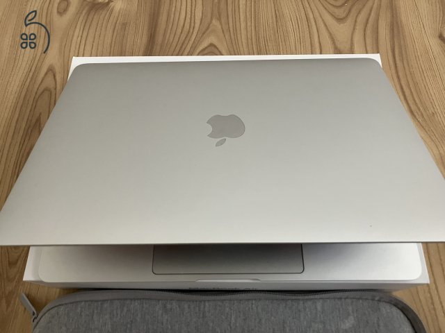 Eladó újszerű MacBook Air Retina 2018