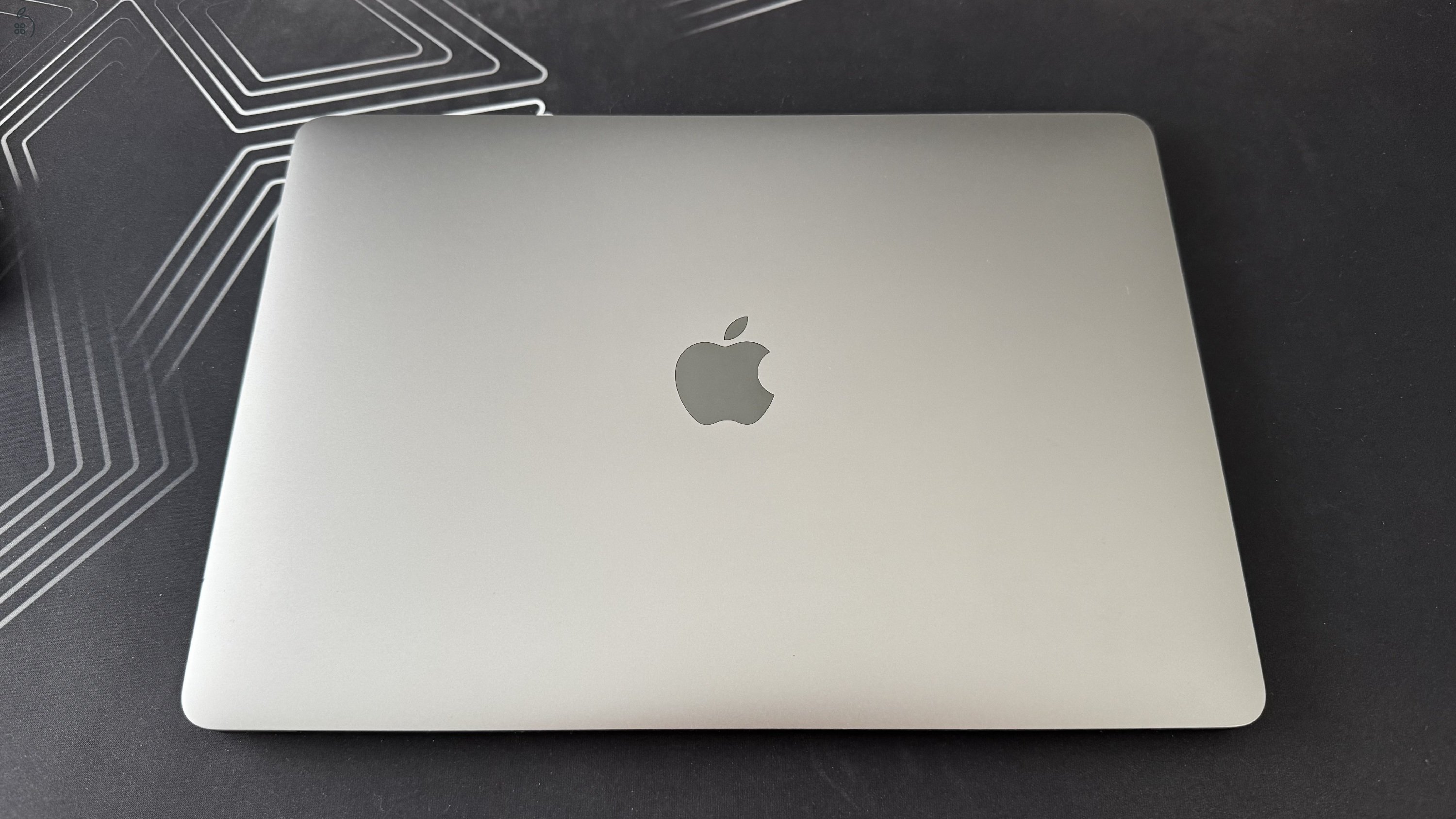 Macbook Pro 13,6