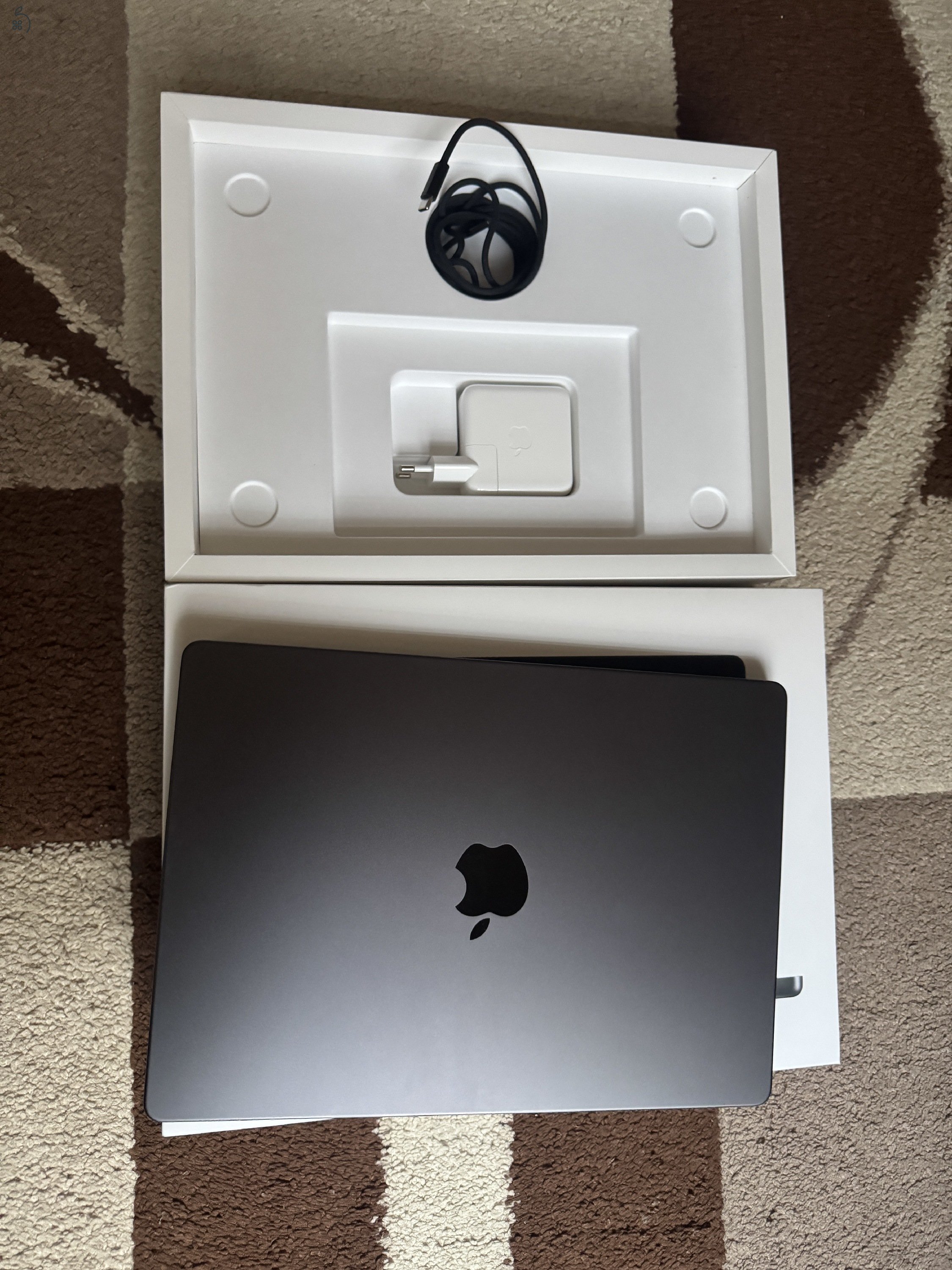 Szinte Új Macbook Pro 14' Black M3 Pro /18Gb ram/512Gb SSD 3 év apple garancia