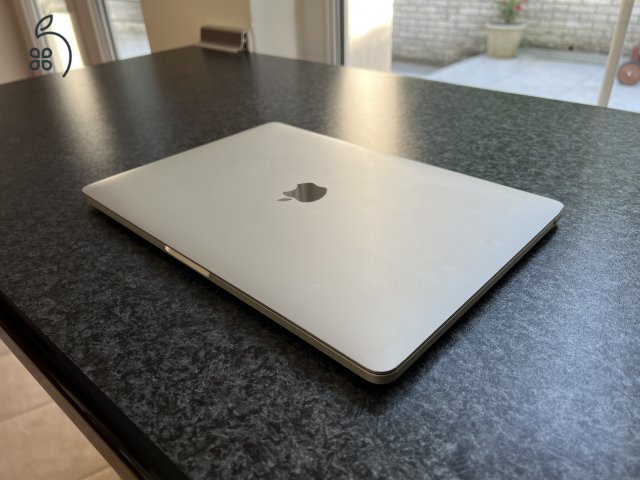 Macbook Pro 2GHZ i5 8GB