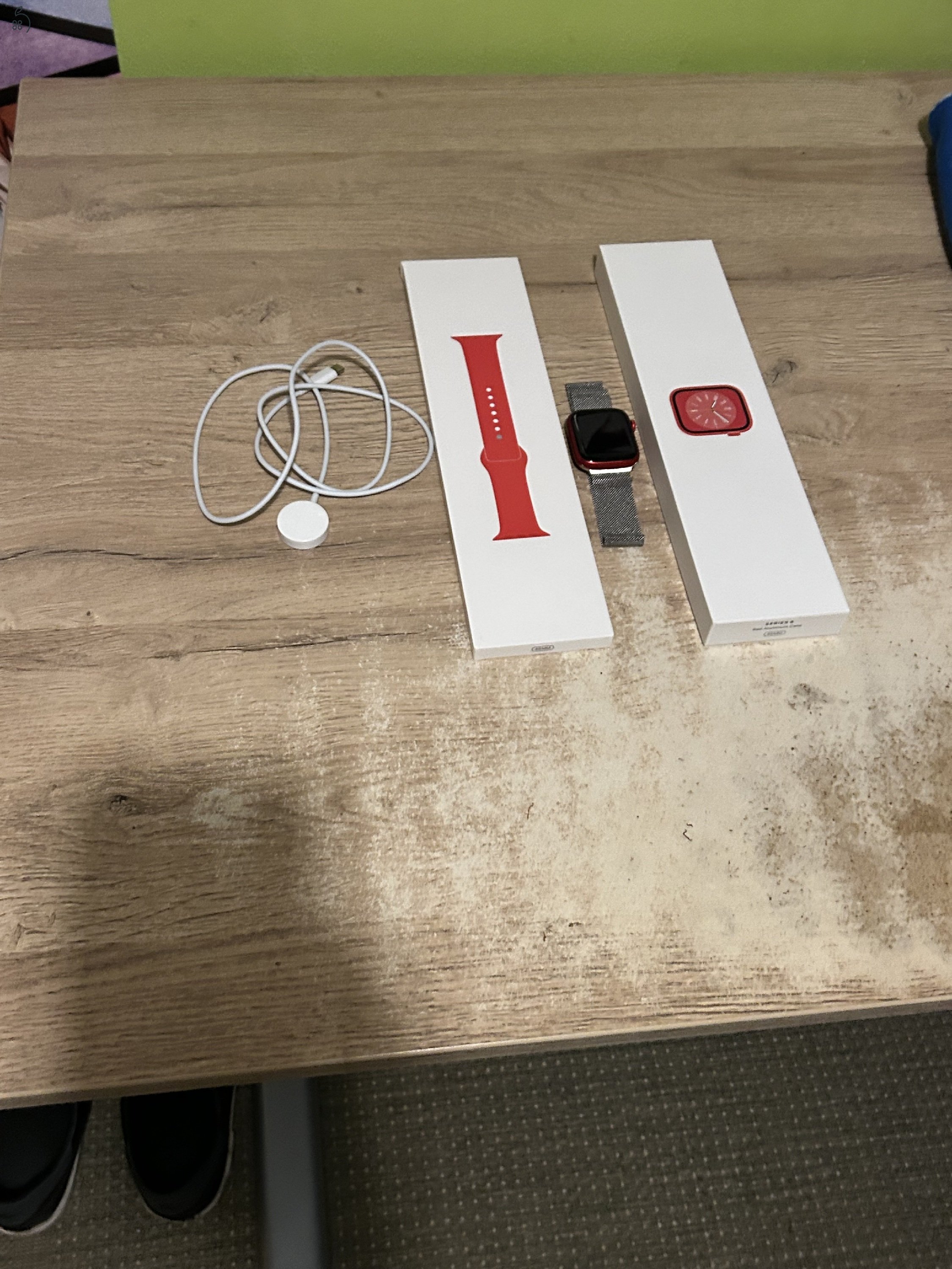 Apple Watch Series 8 45mm GPS+Cellular,Piros 94% akku , doboz meg töltött gyári.