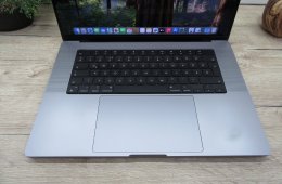 Apple Macbook 16 M1 Pro - 2021 - Használt, jó állapot