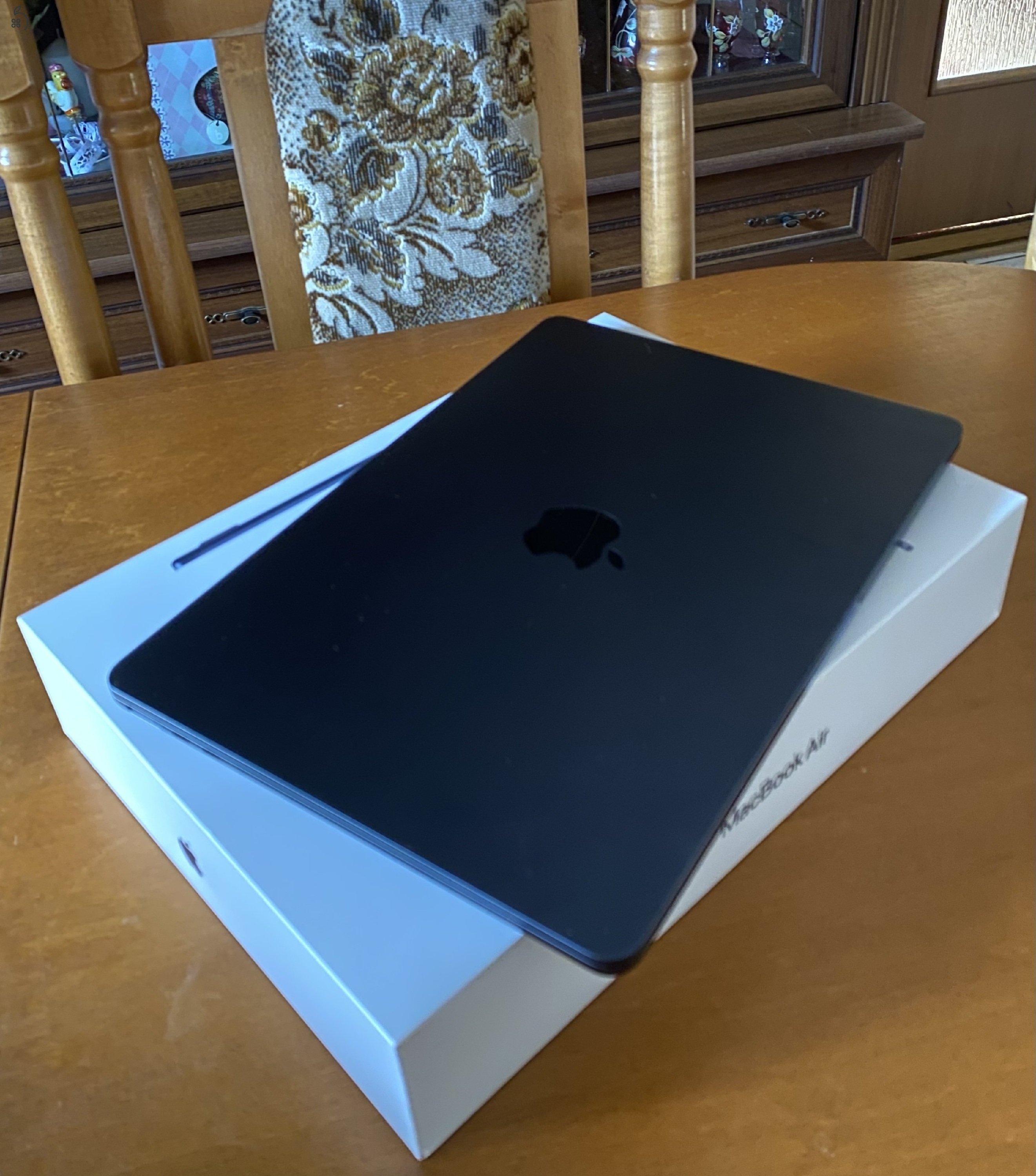 Apple MacBook Air M2 13” – 8GB RAM, 256GB SSD – Éjfekete