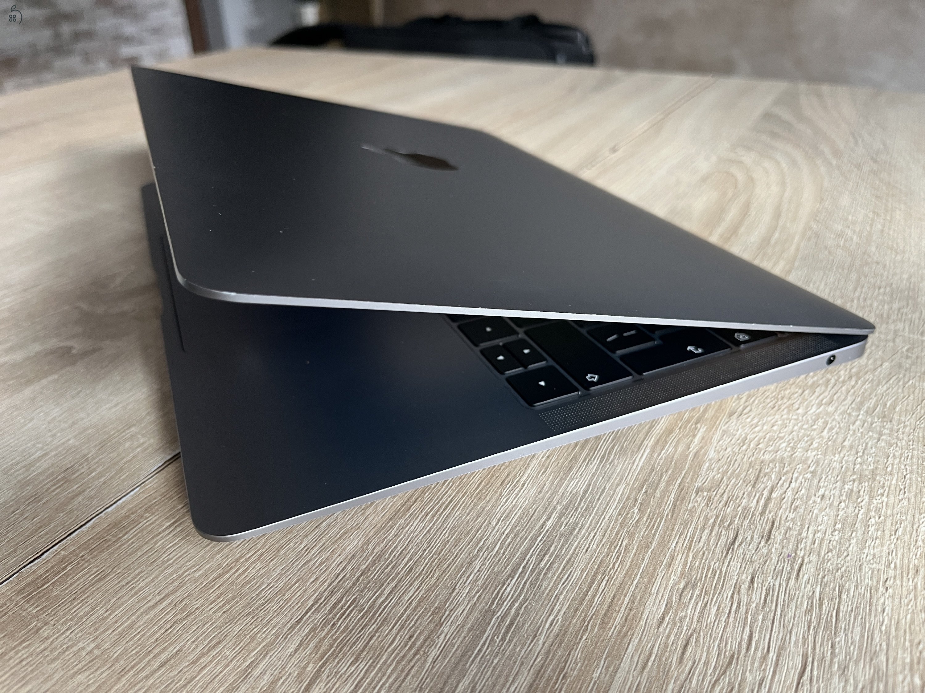 MacBook Air8,2 2019 13