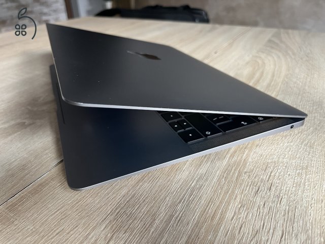 MacBook Air8,2 2019 13