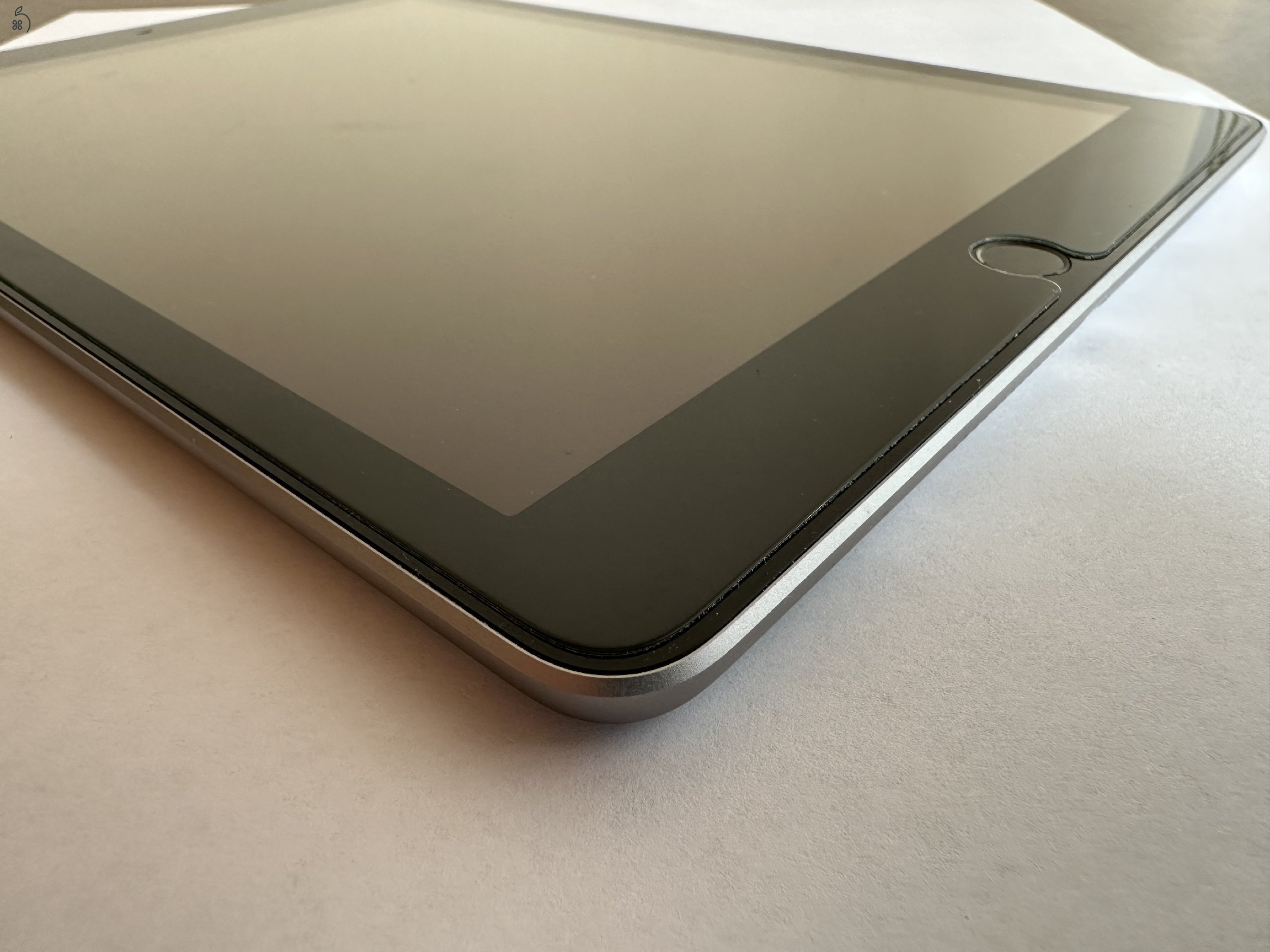 Ipad 9,7   (128GB -cellular) eladó