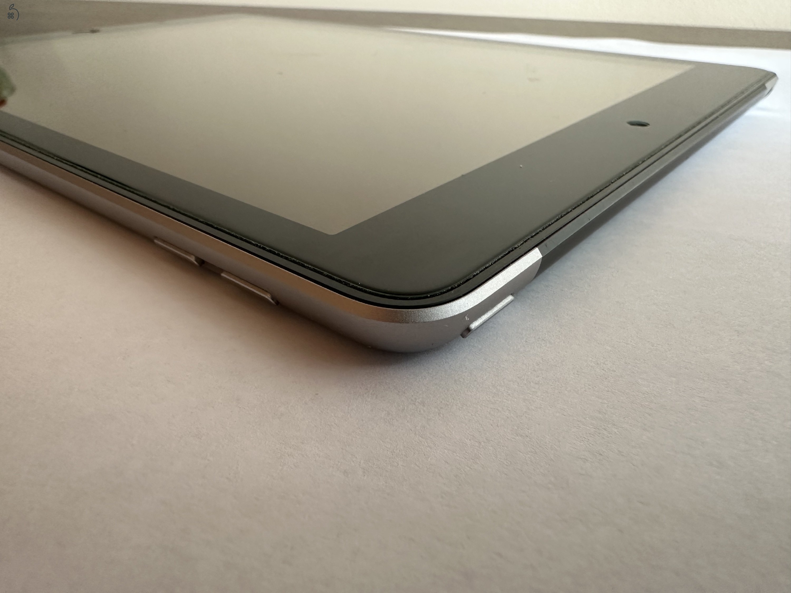 Ipad 9,7   (128GB -cellular) eladó