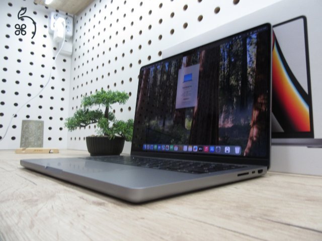 Apple Macbook Pro 14 M1 Pro - 2021 - Használt, karcmentes