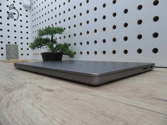 Apple Macbook 16 M1 Pro - 2021 - Használt, megkímélt 