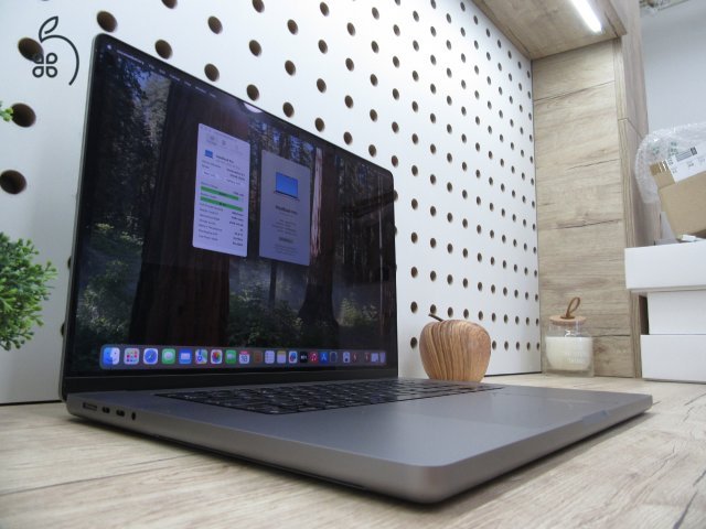 Apple Macbook 16 M1 Pro - 2021 - Használt, megkímélt 