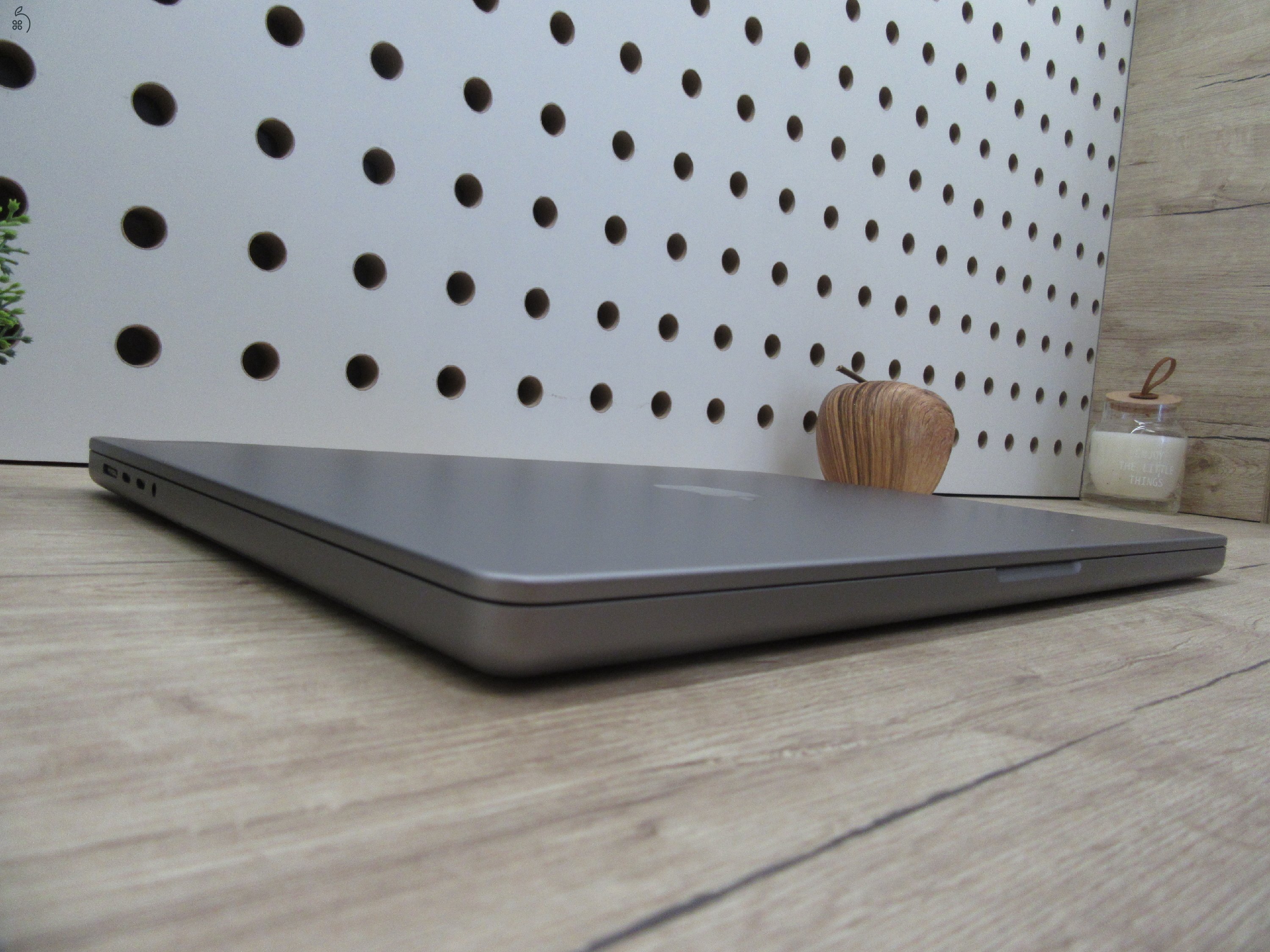 Apple Macbook 16 M1 Pro - 2021 - Használt, megkímélt 