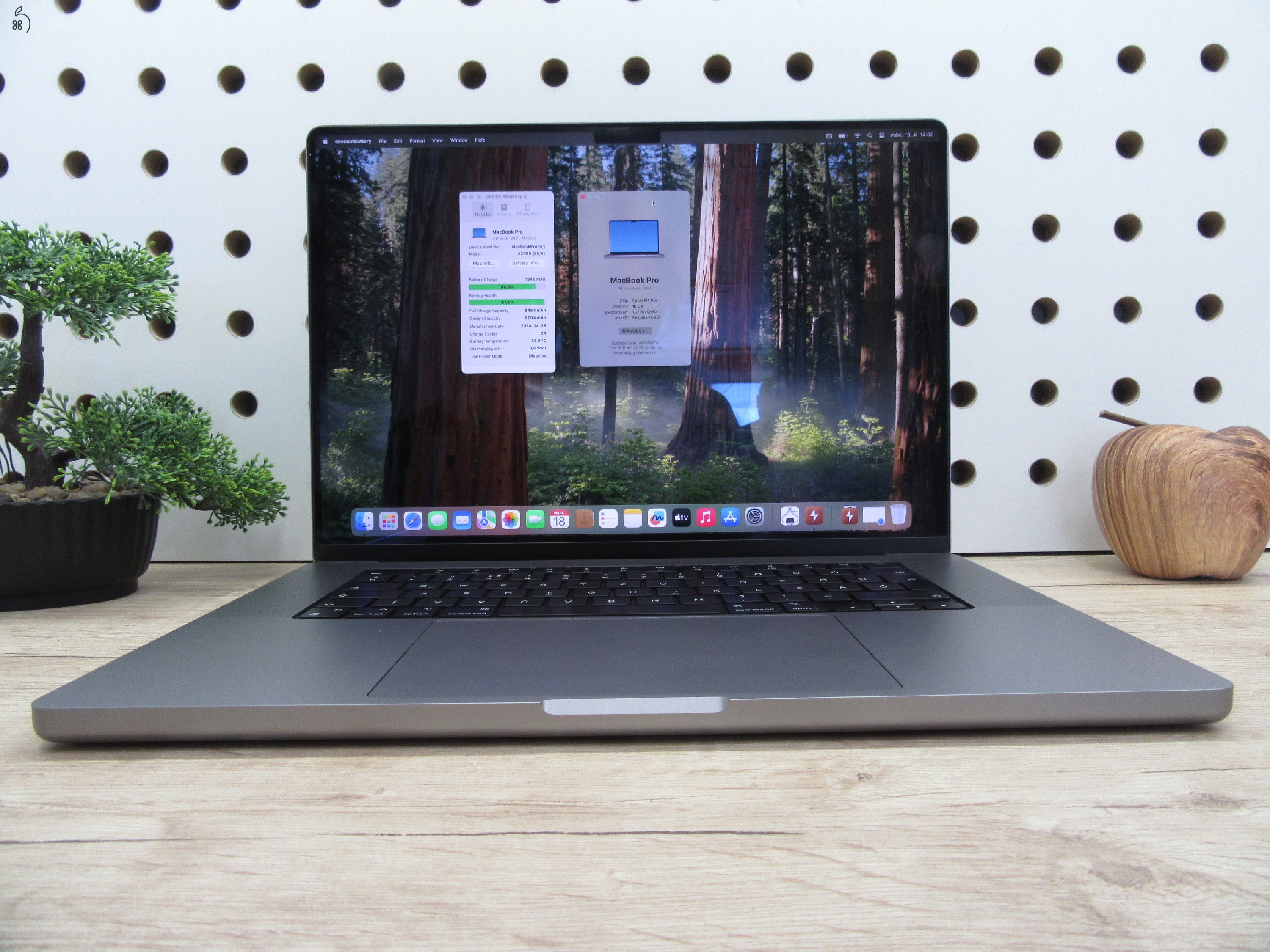 Apple Macbook 16 M1 Pro - 2021 - Használt, megkímélt 