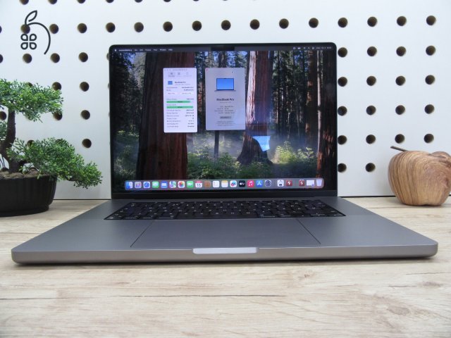 Apple Macbook 16 M1 Pro - 2021 - Használt, megkímélt 