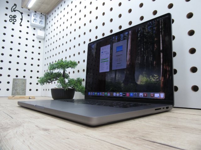 Apple Macbook 16 M1 Pro - 2021 - Használt, megkímélt 