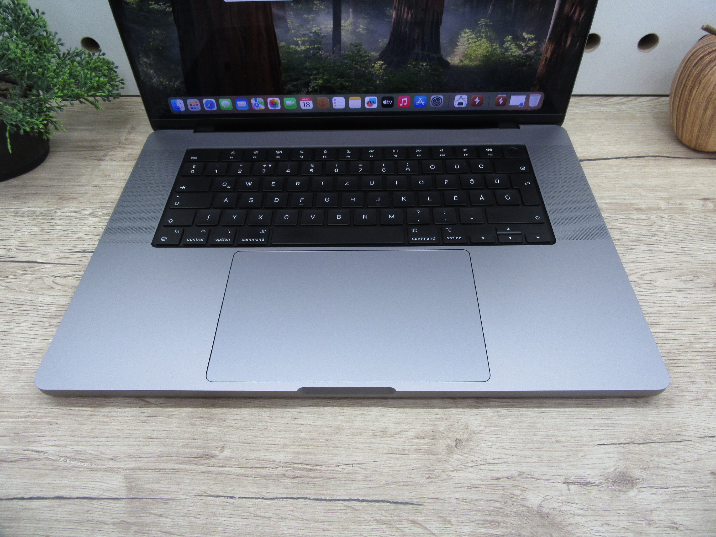 Apple Macbook 16 M1 Pro - 2021 - Használt, megkímélt 