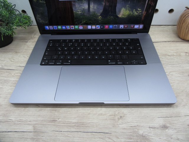 Apple Macbook 16 M1 Pro - 2021 - Használt, megkímélt 