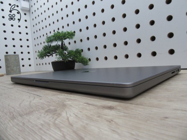 Apple Macbook 16 M1 Pro - 2021 - Használt, megkímélt