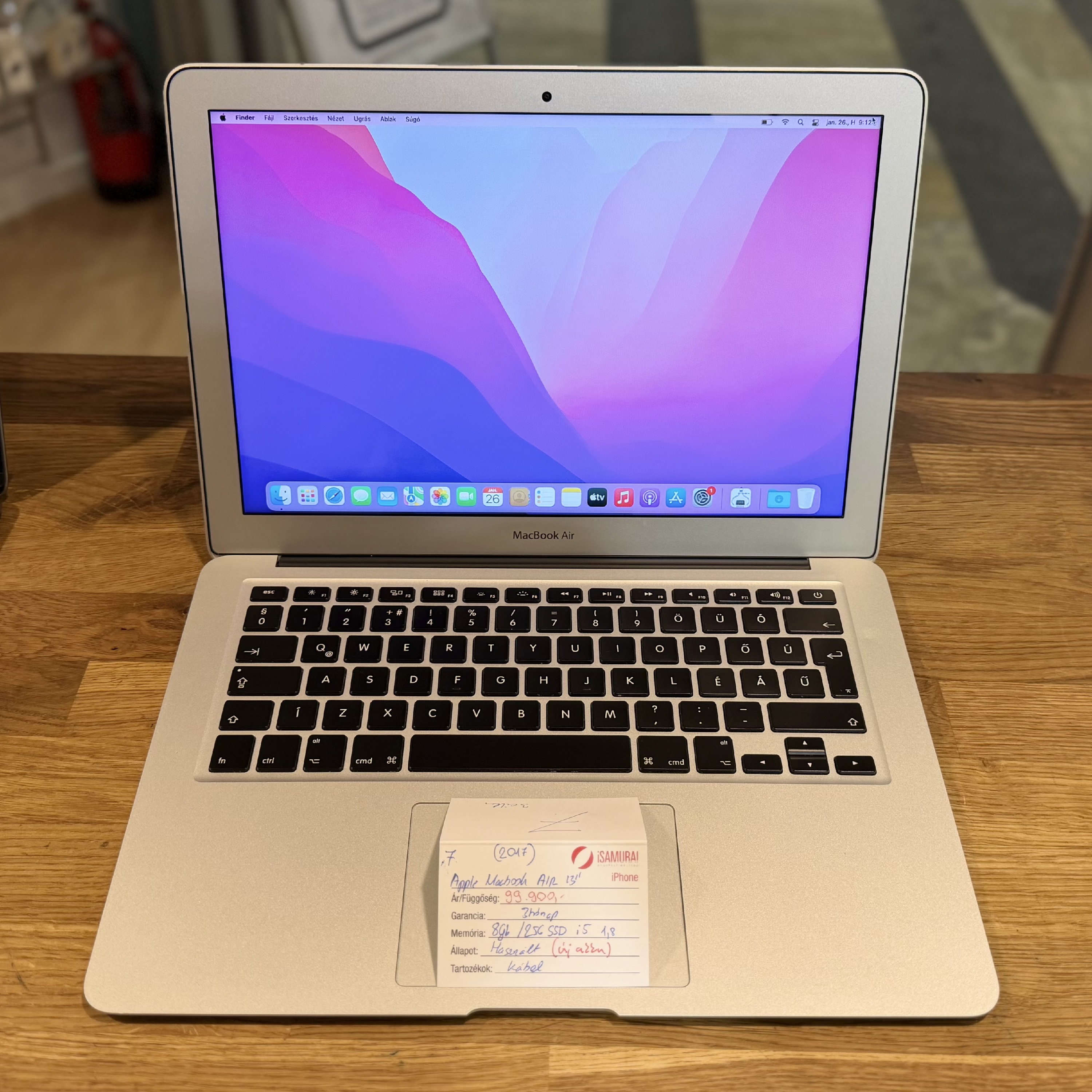 31. Apple Macbook Air 2017 - 13