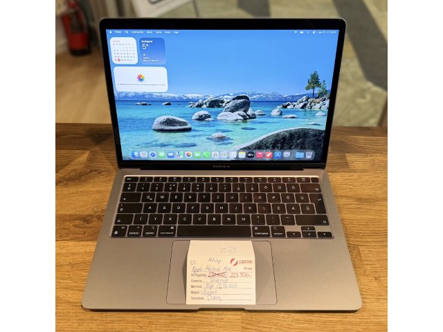 22.Apple MacBook AIR. 13
