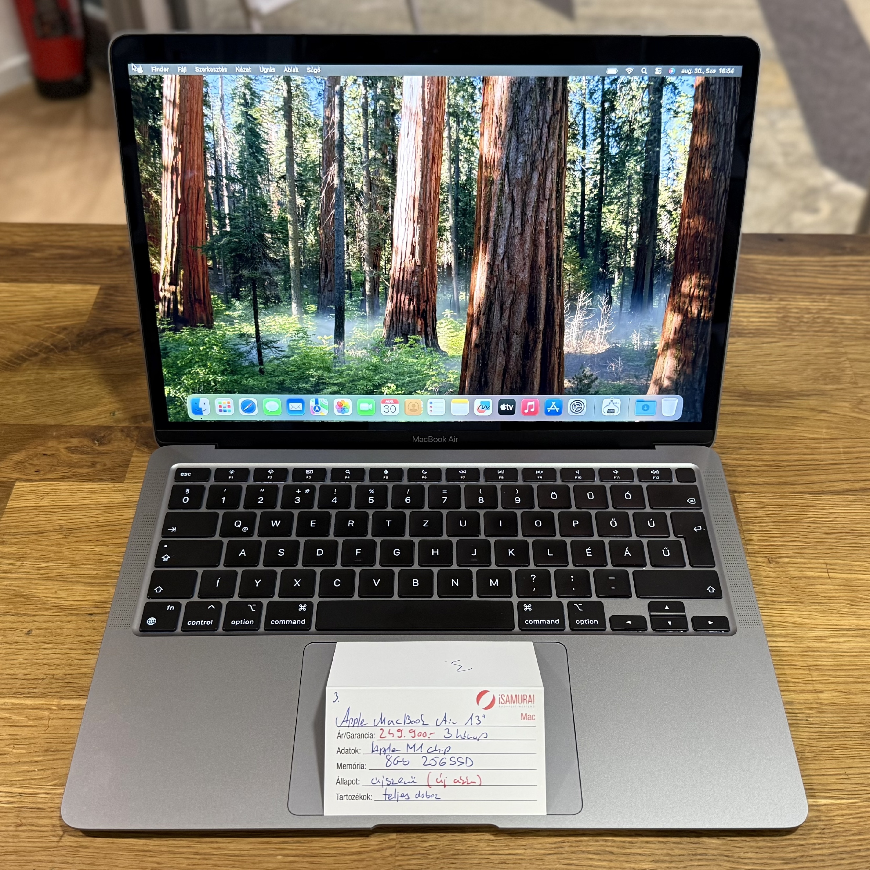 3. Apple MacBook Air M1 - 256 GB SSD - 8 GB RAM - új akku