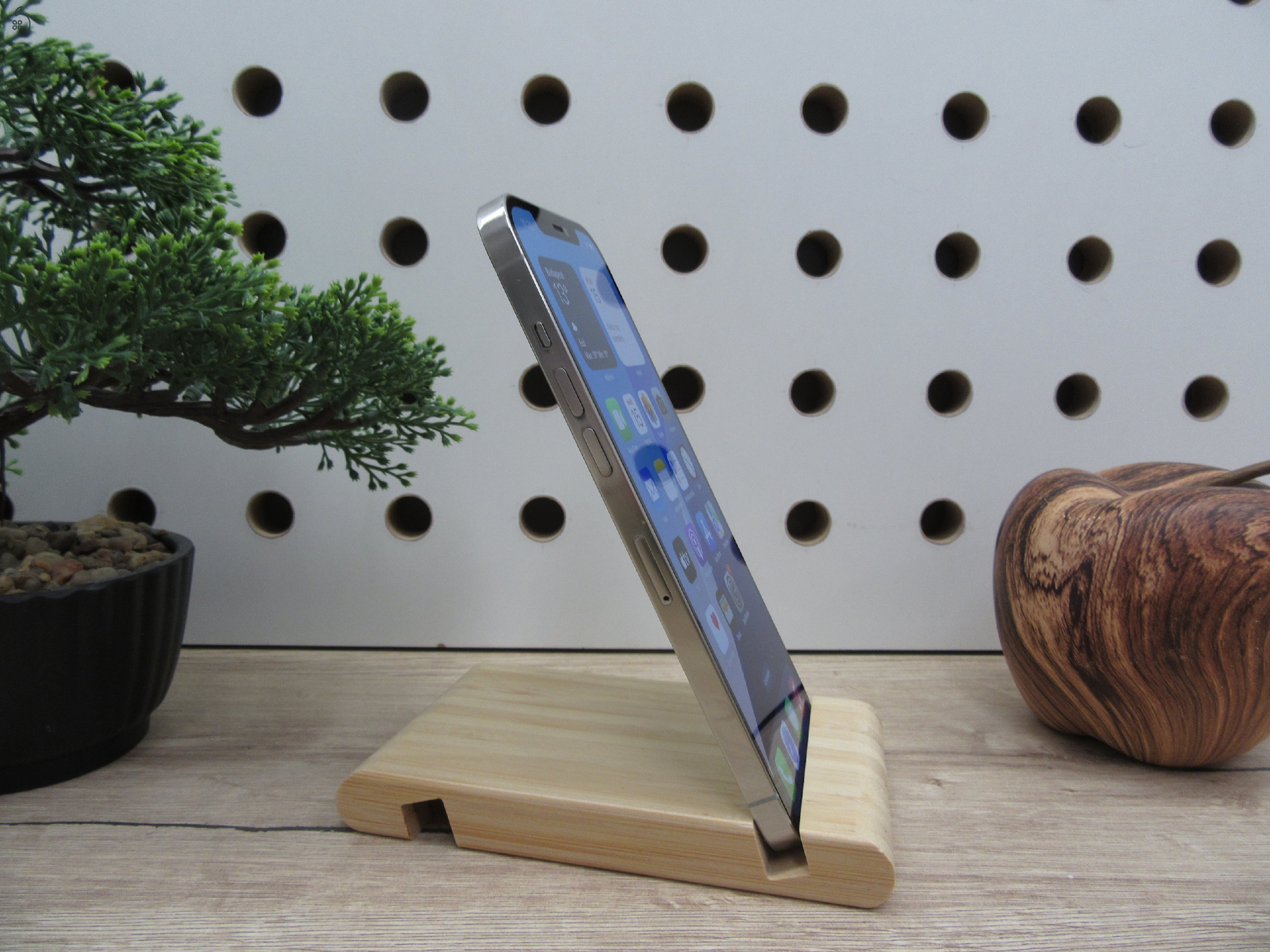 Apple iPhone 12 Pro Max - Silver - Használt, megkímélt