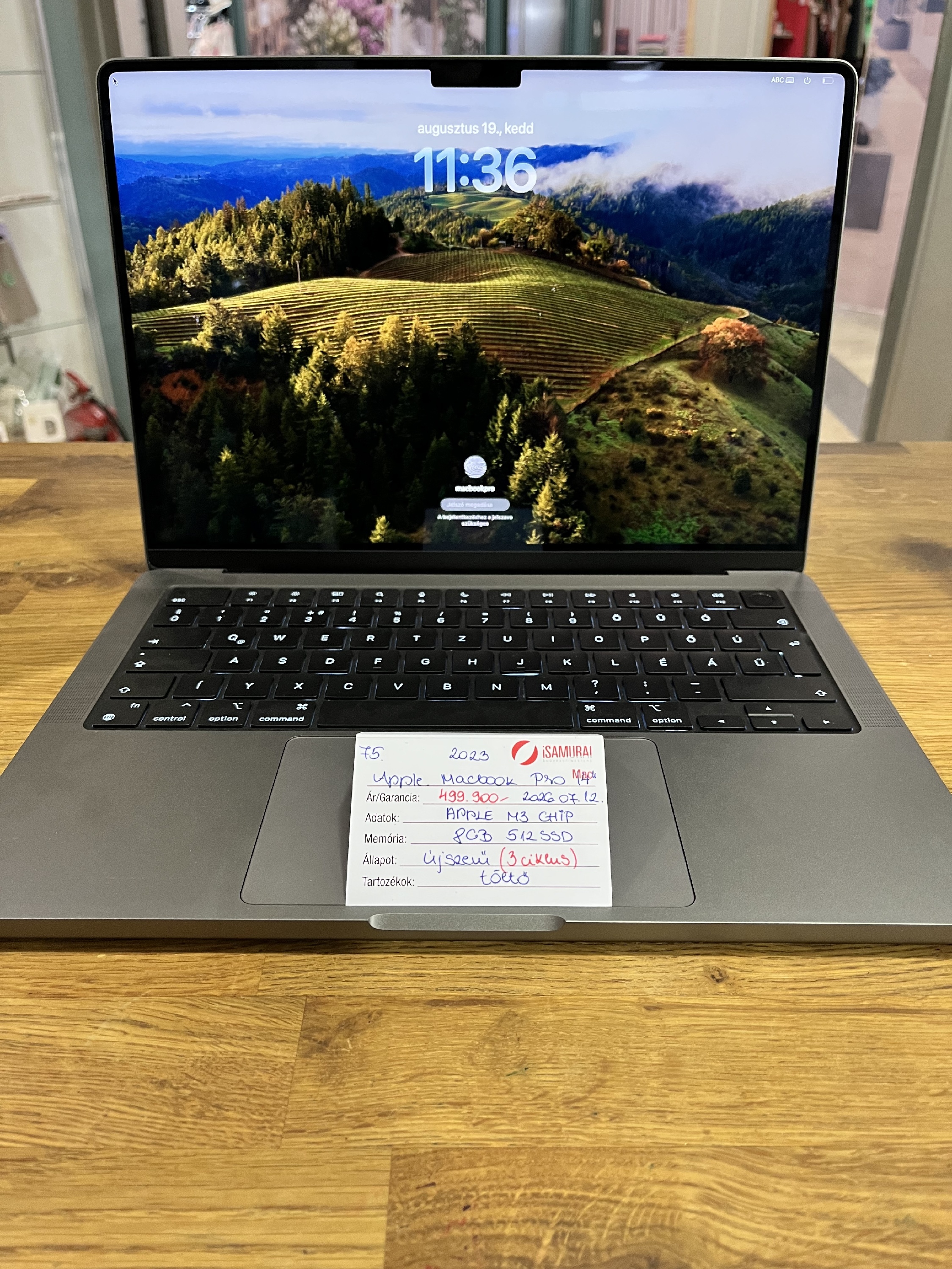 75. Új Apple MacBook Pro 14