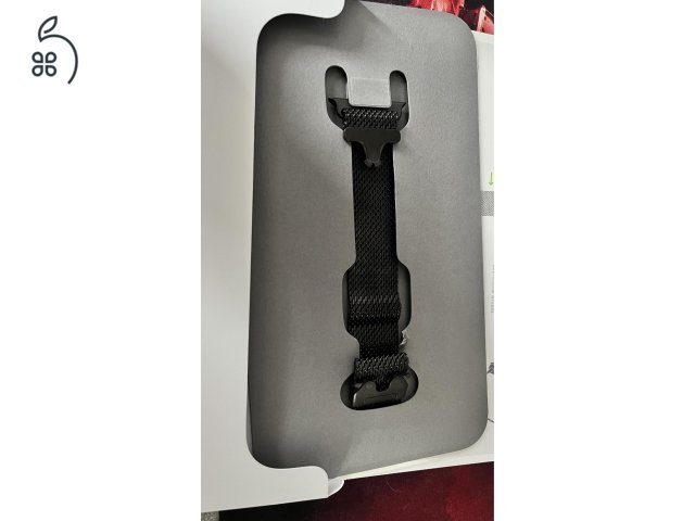 49 mm-es fekete titán milánói szíj – S
