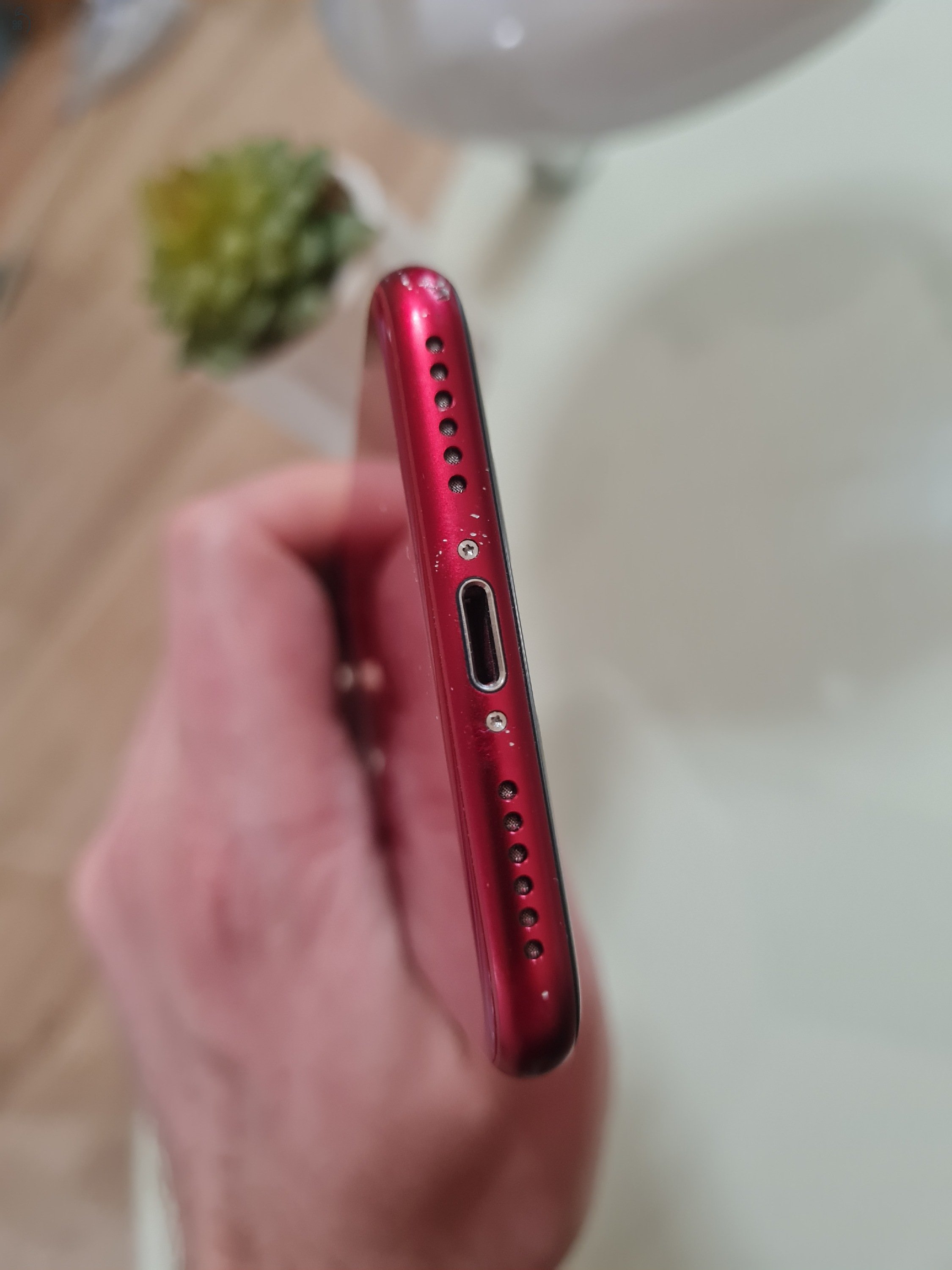 iPhone SE3 2022 64GB RED független, akku: 85%, Touch ID, True Tone (kijelző repedt)
