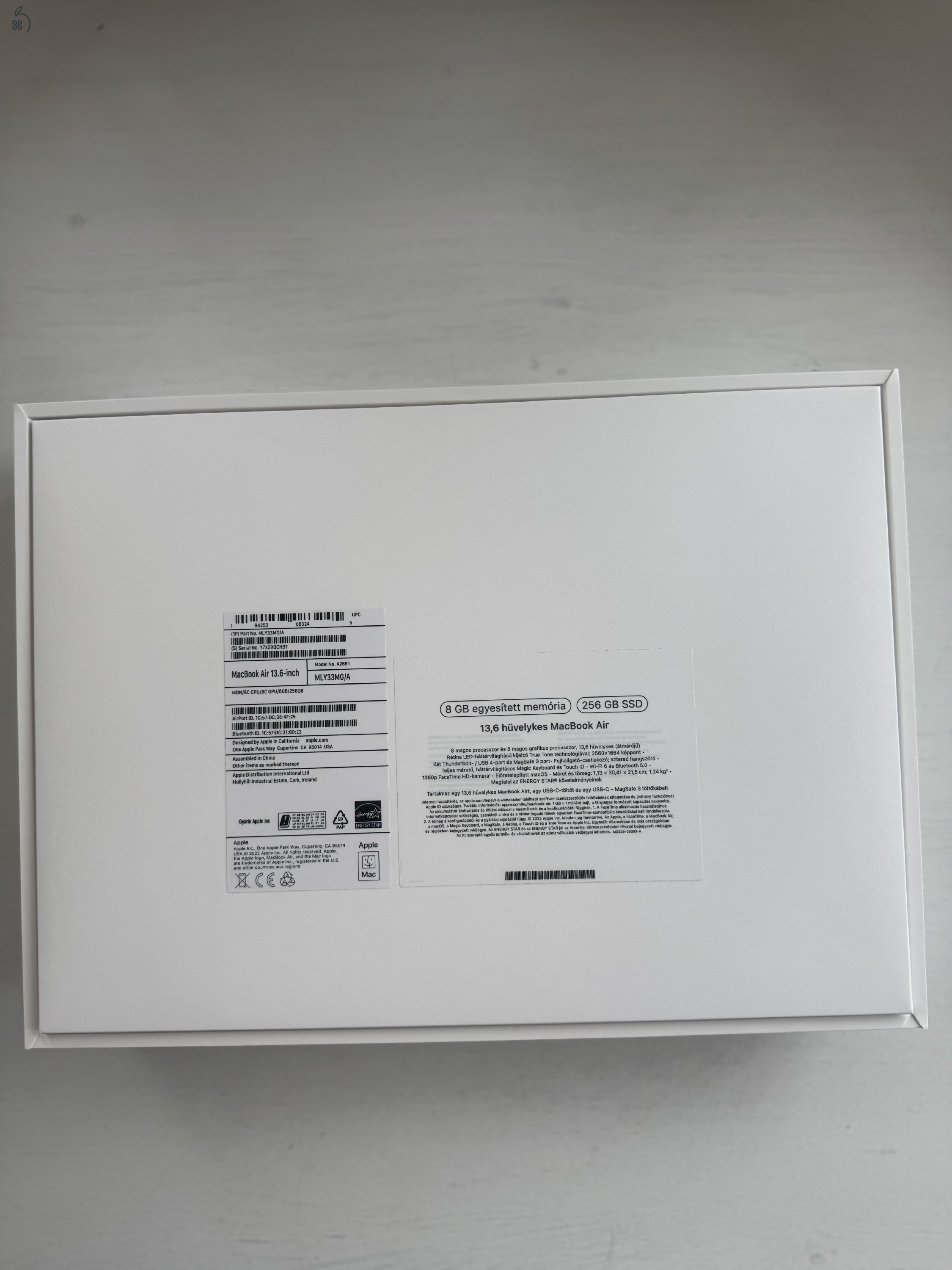 Macbook air M2 13,6