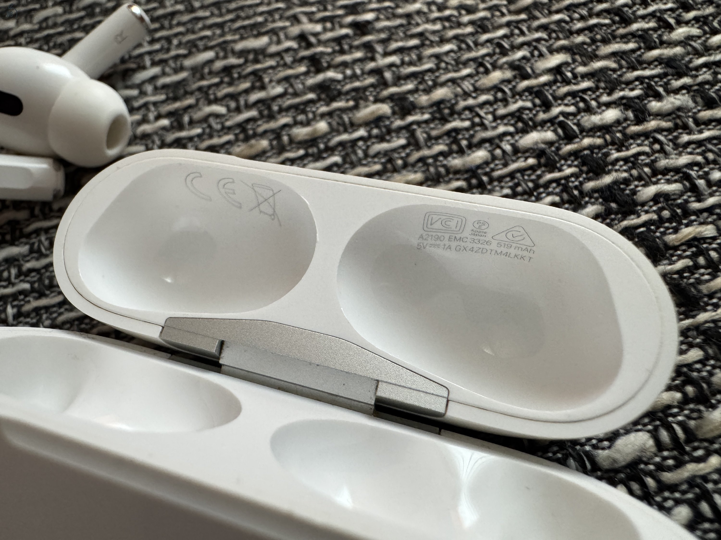 Apple AirPods Pro (Gen 1) Wireless Charging Case, iStyle vásárlás