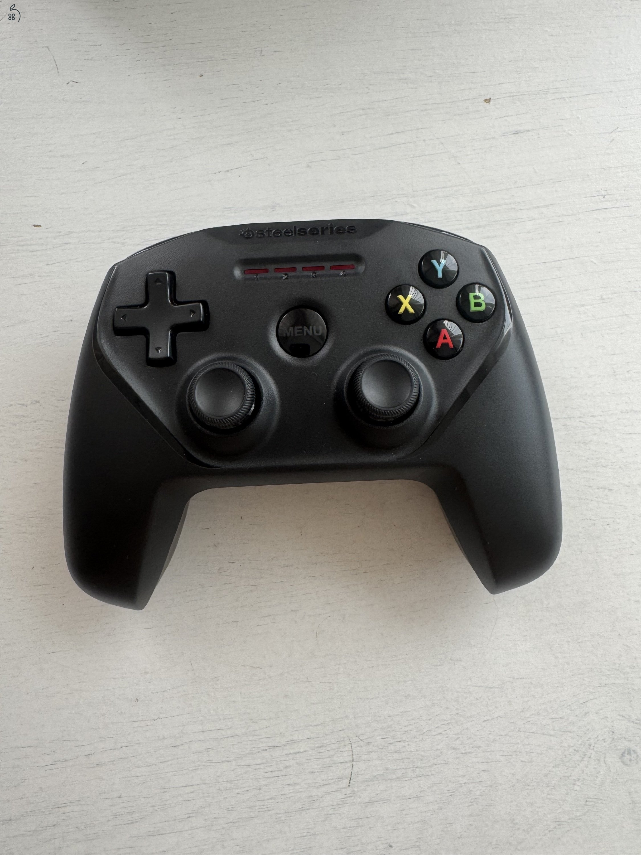 Steelseries Nimbus kontrollerek