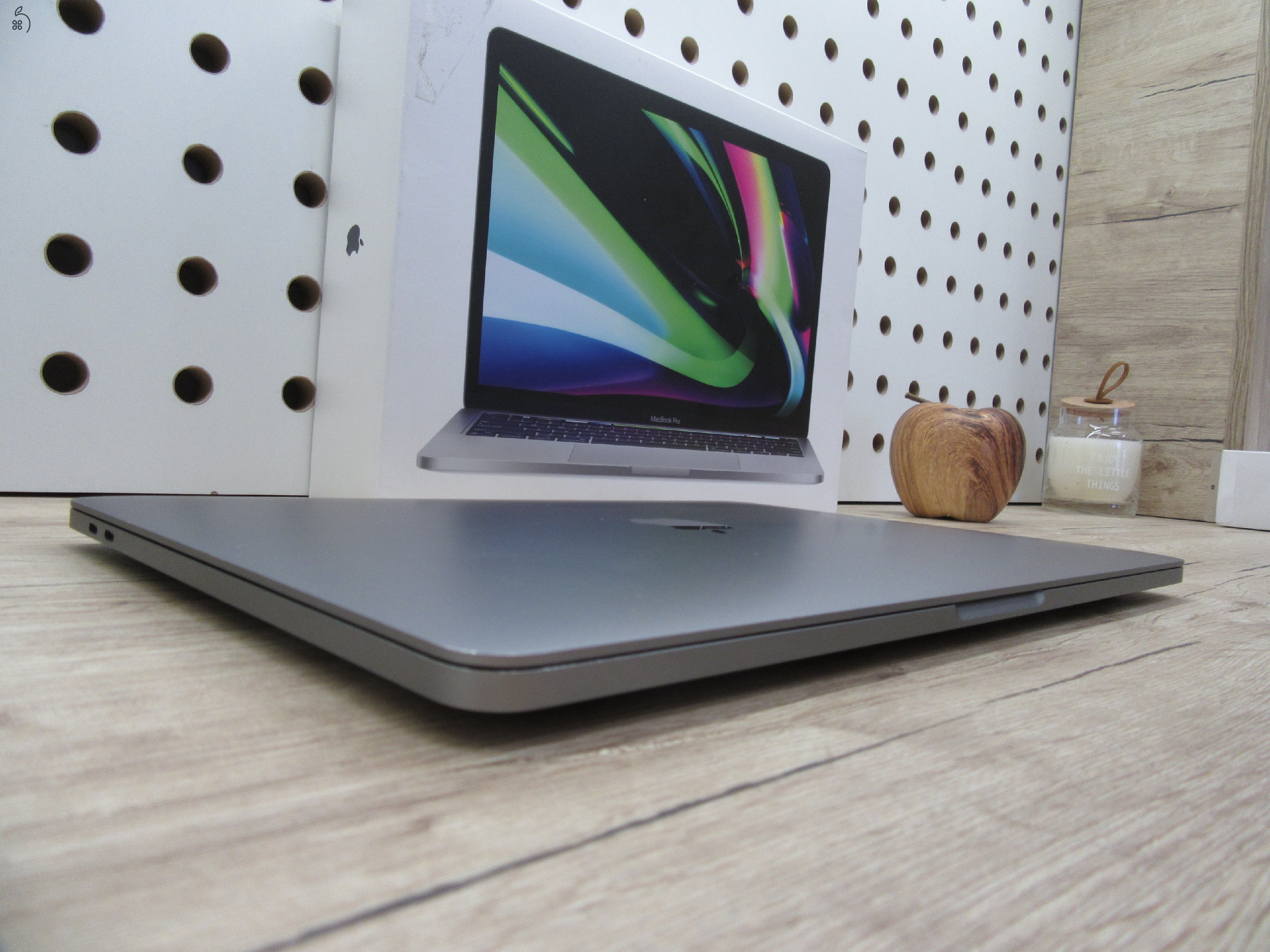 Apple Macbook Pro 13 M2 Touchbar - 2022 - Használt, karcmentes