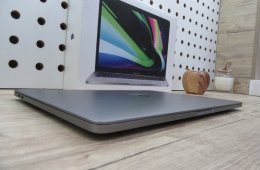 Apple Macbook Pro 13 M2 Touchbar - 2022 - Használt, karcmentes