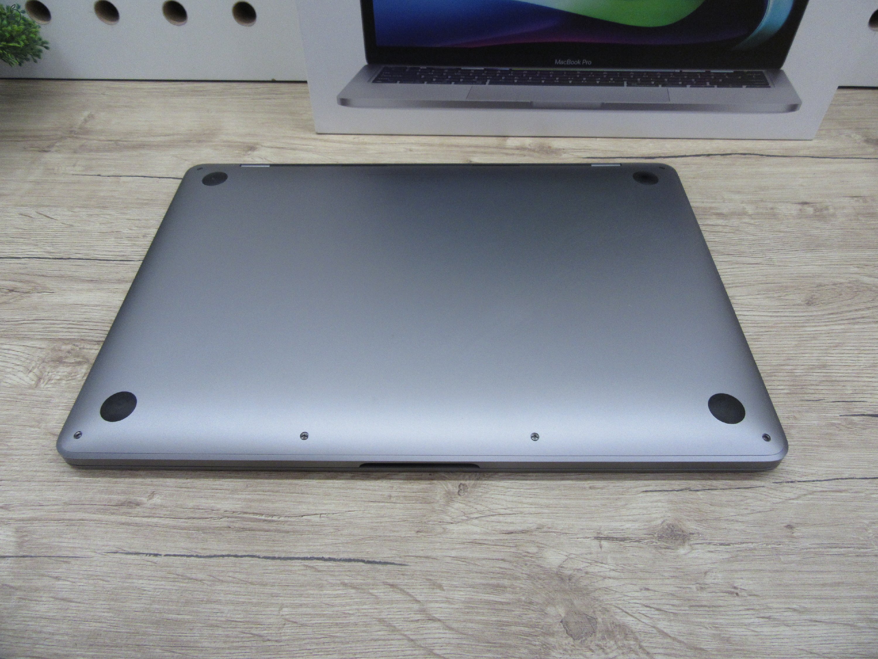 Apple Macbook Pro 13 M2 Touchbar - 2022 - Használt, karcmentes