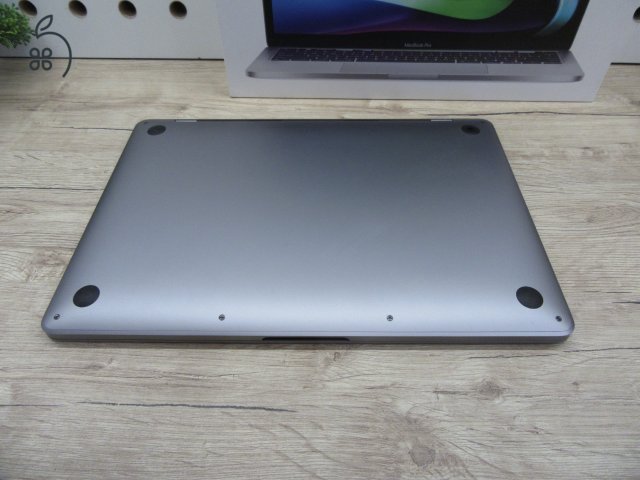 Apple Macbook Pro 13 M2 Touchbar - 2022 - Használt, karcmentes