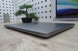 Apple Macbook Pro 13 M2 Touchbar - 2022 - Használt, karcmentes