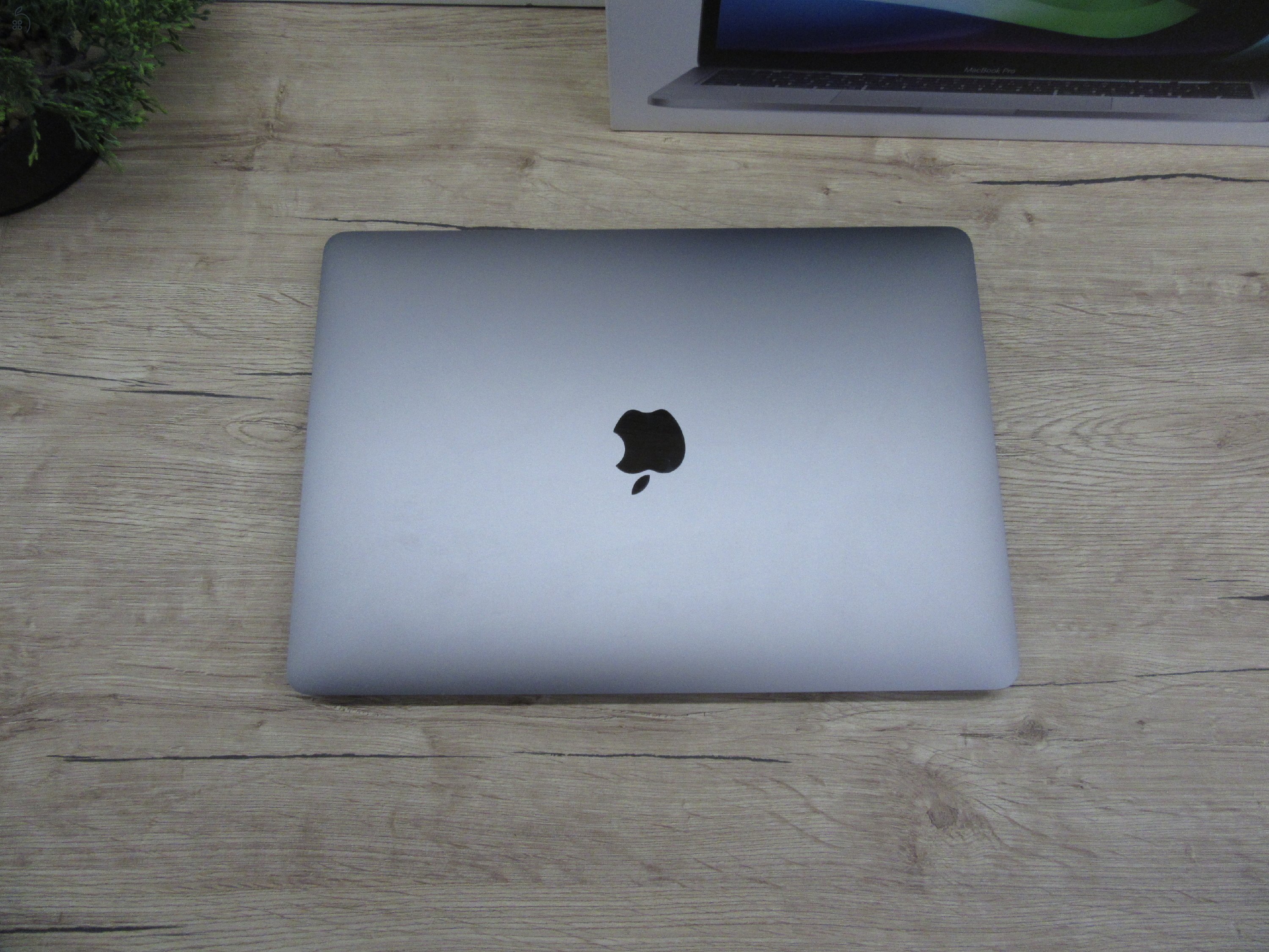 Apple Macbook Pro 13 M2 Touchbar - 2022 - Használt, karcmentes