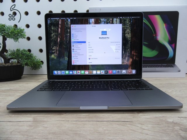 Apple Macbook Pro 13 M2 Touchbar - 2022 - Használt, karcmentes