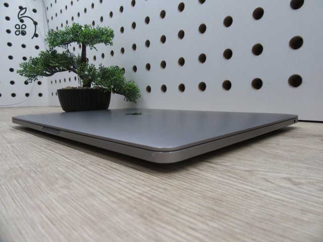Apple Macbook 13 M1 Pro Touchbar - 2020 - Használt, szép állapot